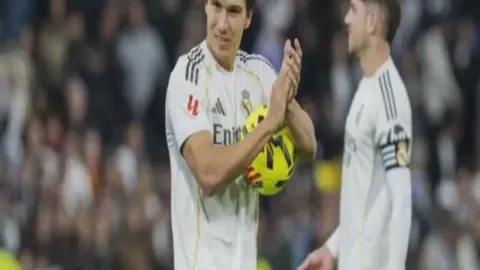 曼联对桑乔言论保持沉默，转会传闻引发自由身疑窦🤔据泰晤士报道