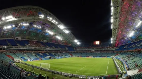 “NBA最新赛况：湖人超越火箭跻身西部前四，76人连败七场东部排名滑至第十二”