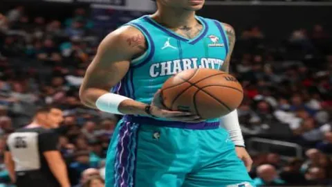 曼联与皇家社会战3-1胜引热议，西媒传主裁恐被停哨，欧足联指其三处失误